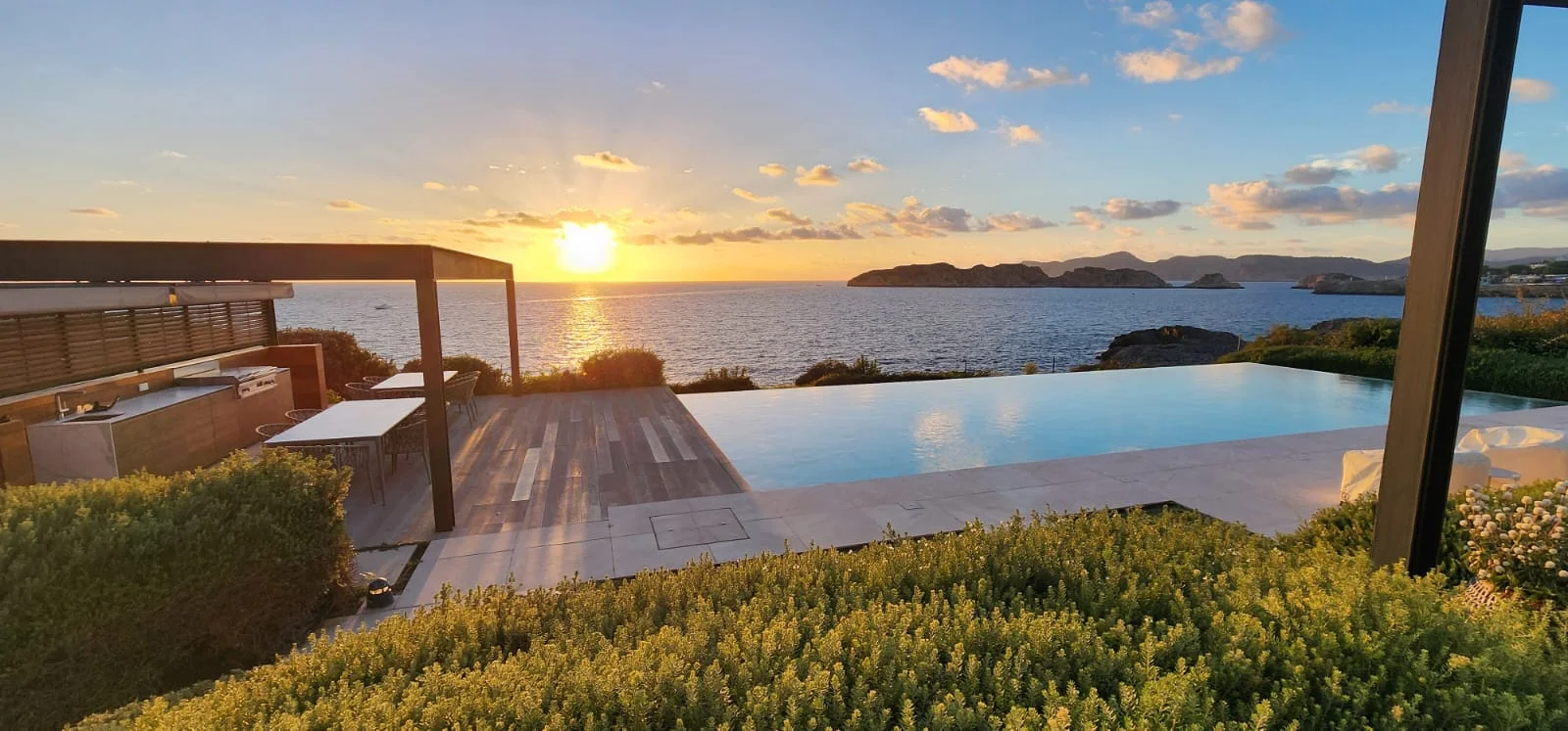 FIJI Patio Design background